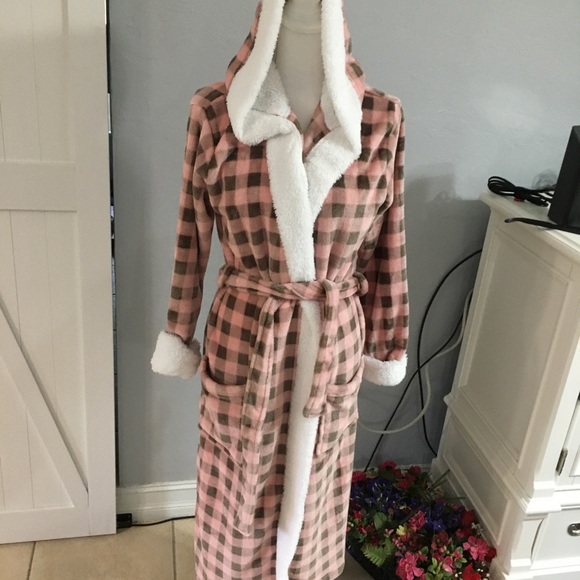 Pajama Mania checkered Robe, Size Small - Picture 3 of 11